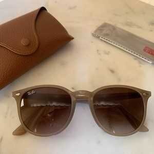 Ray-Ban Square RB4259 616613 Brown Gradient